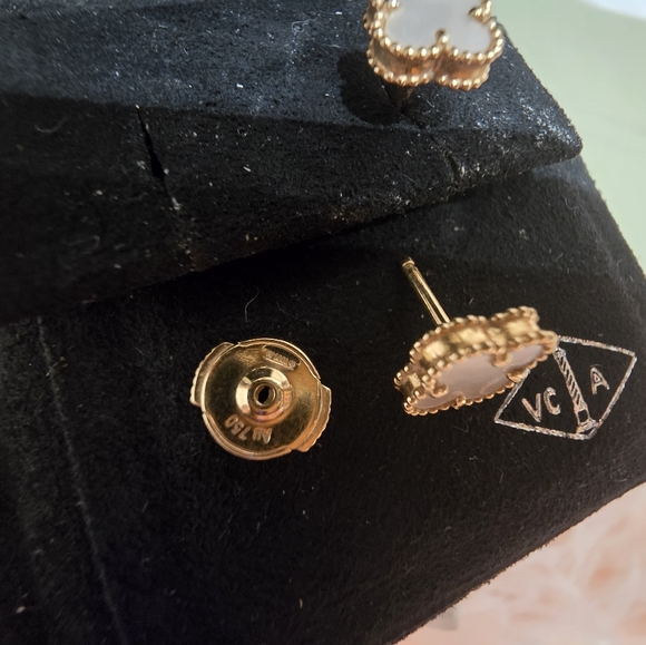 Sweet Alhambra earstuds18K yellow gold, Mother-of-pearl - Picture 6 of 8